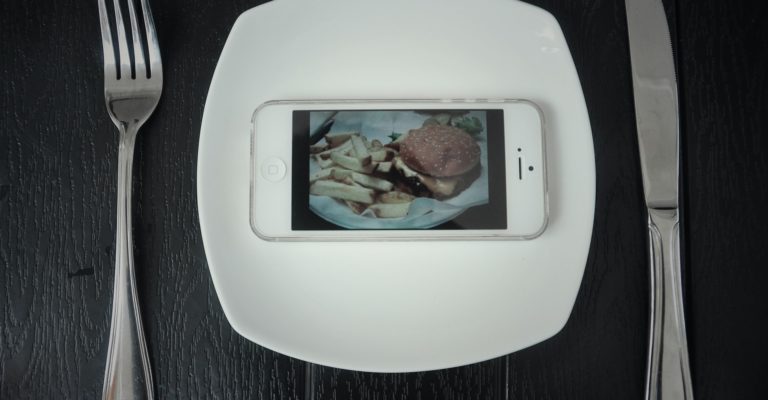 victor-he-zmTka15ngWY-unsplash