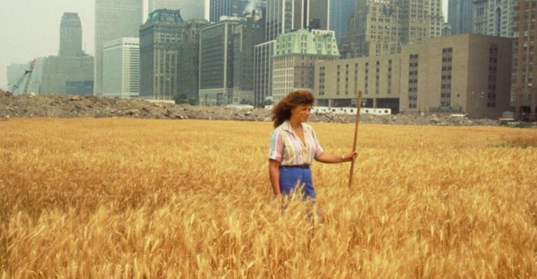 Agnes-Denes-Wheatfield-A-Confrontation-1982-Battery-Park-Landfill-Downtown-Manhattan-1-2-2048×1380-1-1024×690